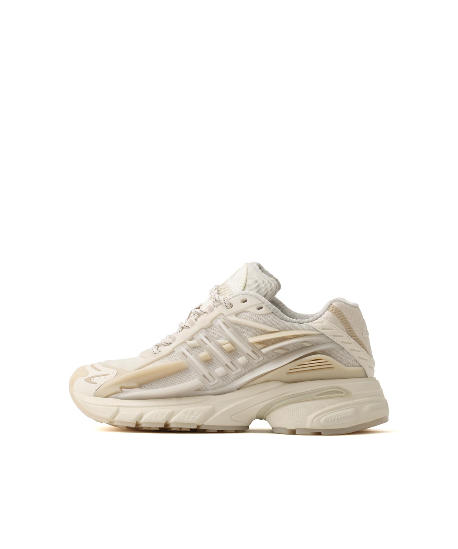 Pharrell × adidas ADISTAR JELLYFISH KH6730。白系の立体的なパーツと厚いソールを備えた横向きの商品写真