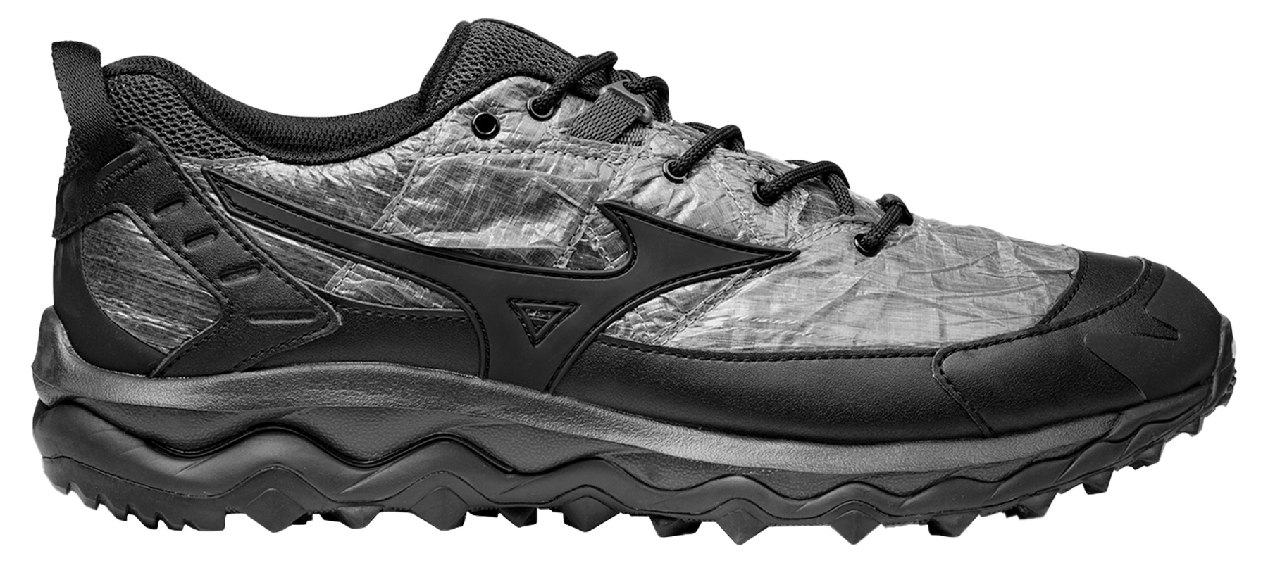 HAN KJØBENHAVN × MIZUNO WAVE MUJIN TL。グレーのアッパーと黒いロゴ、厚みのあるソールを横から見た商品写真