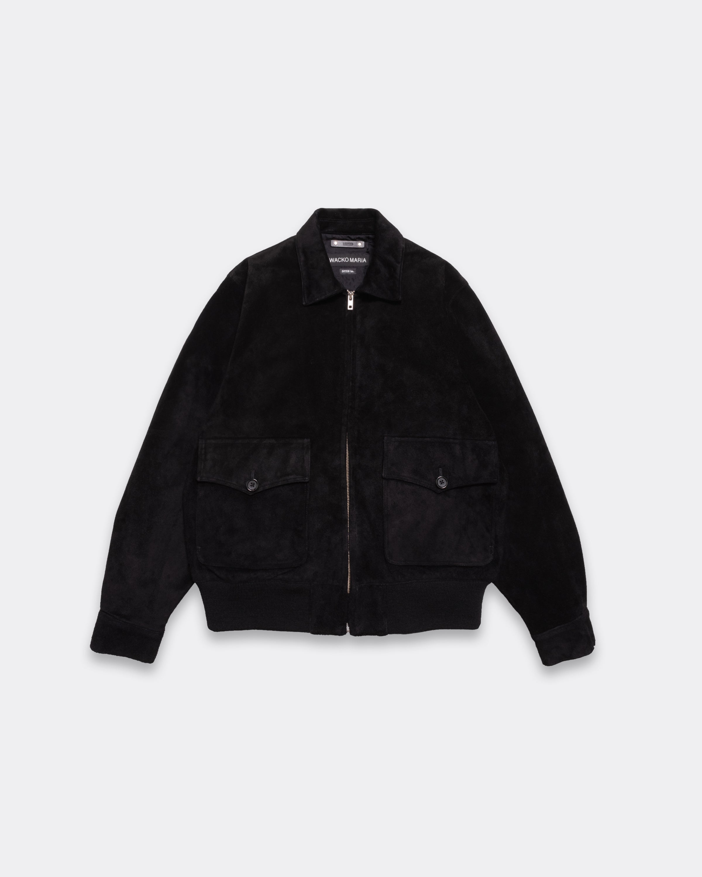 WACKO MARIA × MINEDENIM × STIE-loの黒いスウェードジャケット。フラップポケットとファスナーを備えた前面写真